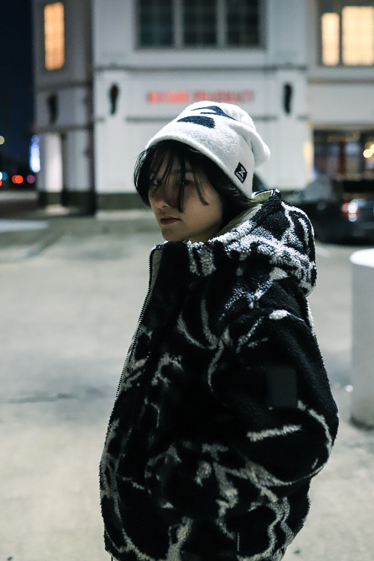 "?" Cuffless Beanie - Frosty White